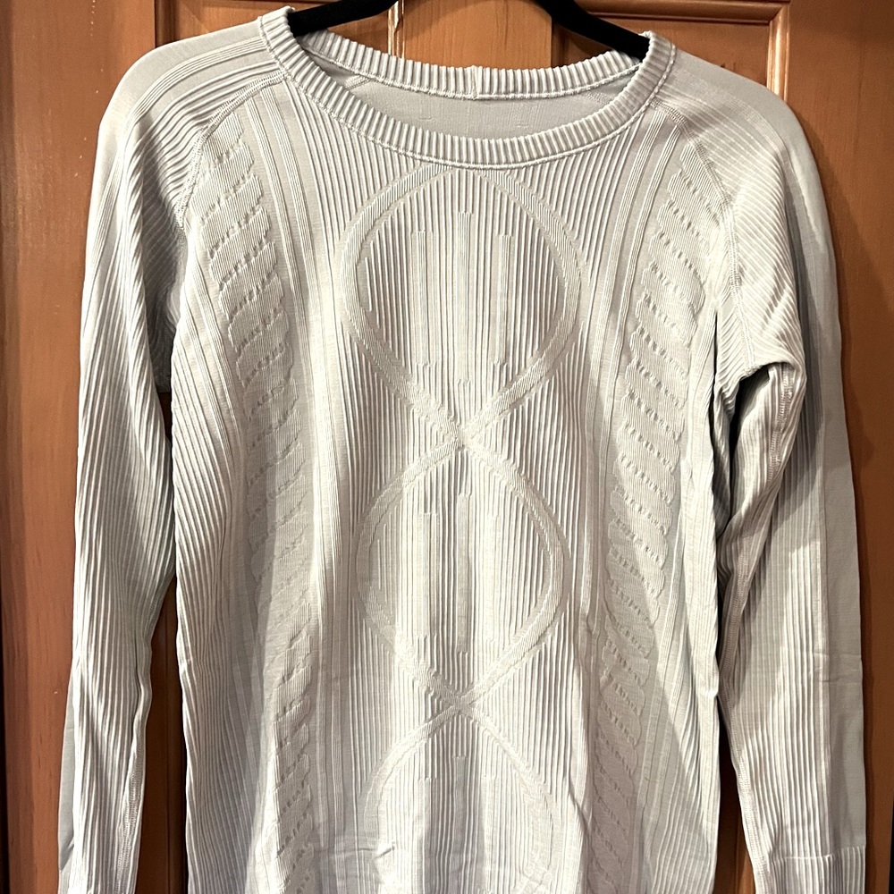 Lululemon long sleeve gray top size 8